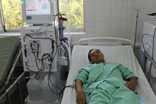 Hữu Bằng đang nằm điều trị trong Bệnh viện đa khoa Long An.