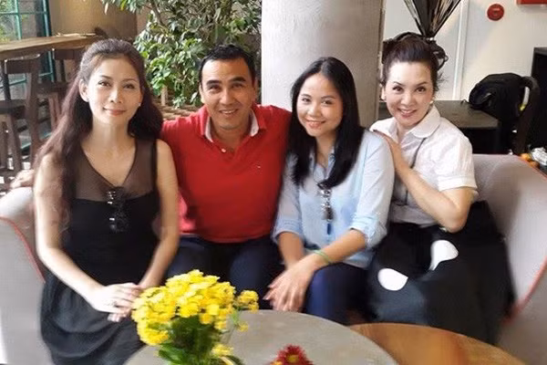 Dù đã ở tuổi 45 nhưng phong cách ăn mặc và vẻ đẹp mặn mà, quyến rũ của Diễm Hương vẫn khiến nhiều người "mê đắm".