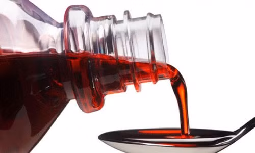 Sai lầm phổ biến của mẹ khi cho trẻ uống sirô ho Sai lam pho bien cua me khi cho tre uong siro ho