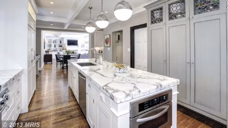 Trước đó, Tổng thống Obama cho biết ông sẽ cùng gia đình tiếp tục sống tại Washington sau khi ông rời nhiệm sở vào tháng 1/2017.