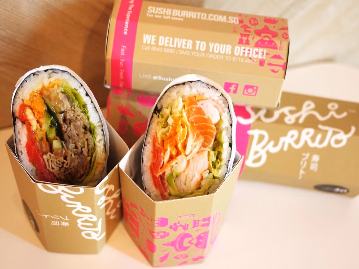 3. Sân bay Changi (SIN) của Singapore: Sân bay Changi Singapore không chỉ là một trong những sân bay tốt nhất thế giới mà còn là một địa điểm thưởng thức bữa tối lý tưởng. Đến đây, bạn có thể thử món cua bơ kem tại nhà hàng Seafood Paradise, nếm món sushi cuộn cực ngon tại Sushi Burrito.