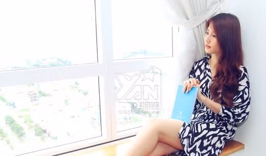 Một góc nhỏ trong nhà mà Diễm My ưa thích. Sau một ngày làm việc căng thẳng, người đẹp 9x thường đọc sách hoặc ngắm thành phố lúc về đêm.