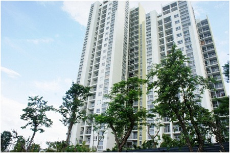 1. Vị trí căn hộ: Ưu tiên một căn hộ chung cư trên tầng cao hơn là căn hộ tầng dưới. Ở trên cao tức là bạn càng phải chịu ít hơn số nhà nằm phía trên bạn khiến năng lượng đè lên căn nhà sẽ nhẹ đi. Ngoài ra, những căn hộ cao tầng có cơ hội đón ánh sáng tự nhiên tốt hơn, điều này giúp năng lượng vũ trụ đến với bạn dễ hơn. Ảnh: Suckhoecuocsong.