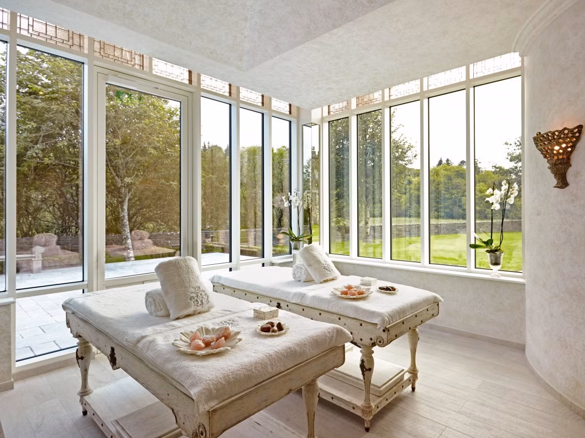 Khu spa có view tuyệt đẹp.