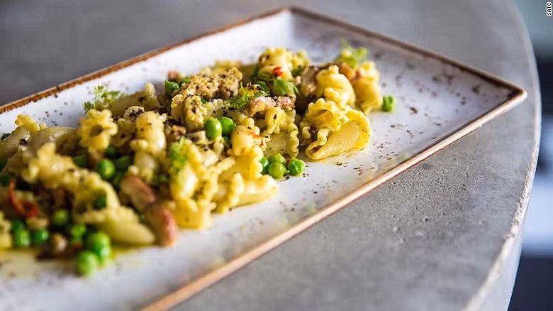 Nhà hàng Osteria Oggi (Adelaide, Úc). Nhà hàng này khai trương vào tháng 9/2015. Best seller ở đây chính là món mì Pasta tươi thơm ngon và quyến rũ. Những món ăn khác như bao tử, lưỡi bê, tủy...cũng khiến thực khách mê mẩn.