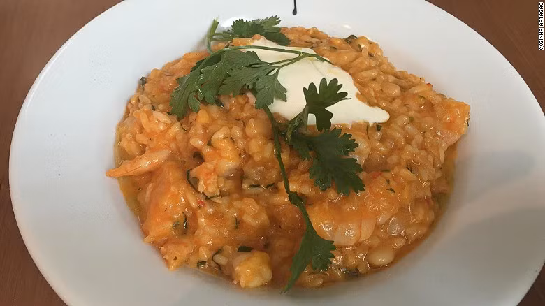 Nhà hàng Cozinha Artagao (Rio de Janeiro, Brazil): Bếp trưởng Pedro de Artagao thu hút thực khách đến với nhà hàng bằng món thịt bò nướng 12 tiếng, mì gorgonzola pasta, mì ý gnocci chế biến từ cassava và bánh socola.