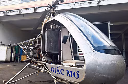 Theo chia sẻ của ông Hiển, chiếc máy bay “Giấc mơ” có trọng lượng 390kg, chưa tính thùng nhiên liệu nặng 15kg và trọng lượng của phi công.