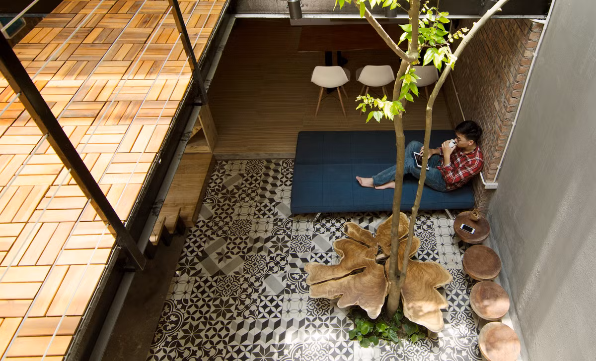 Khu vực này luôn ngập tràn ánh sáng nhờ có hệ mái kính được thiết kế thông gió hợp lý.