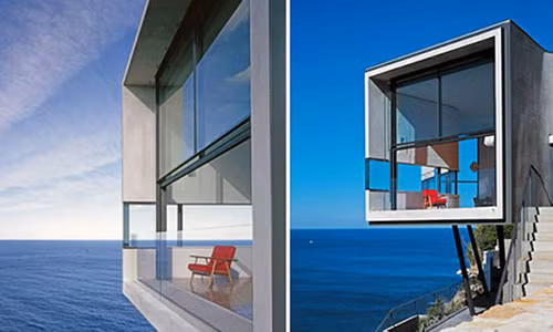 Thiết kế của ngôi nhà rất đặc biệt khi được xây thành hình vòng cung tạo nên tầm nhìn siêu ấn tượng khi đứng ở hai đầu tòa nhà.