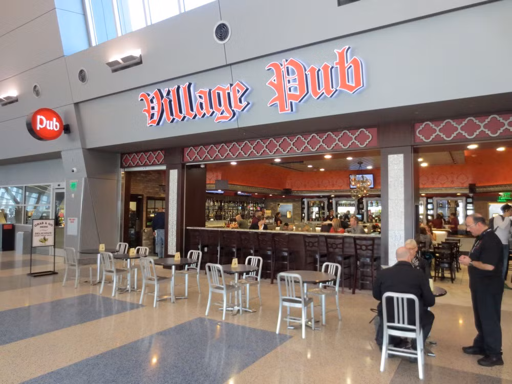 Quán bar Pub Village &amp; Poker tại sân bay quốc tế McCarran, Las Vegas (Mỹ).