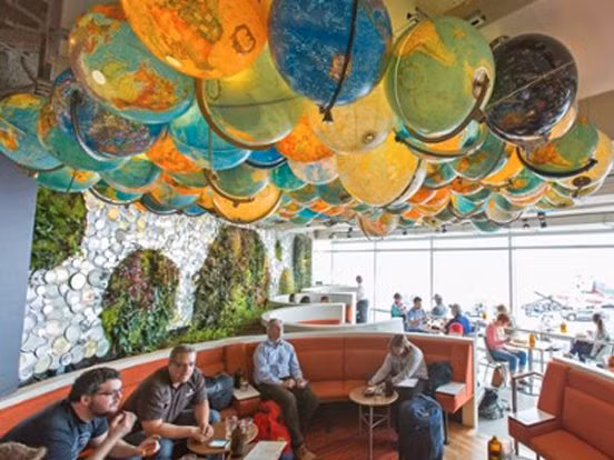 Root Down, Sân bay quốc tế Denver (Mỹ): Đây là một trong những nhà hàng bar nổi tiếng tại sân bay Denver. Nơi đây có 24 loại bia Colorado sẵn dàng phục vụ thực khách.