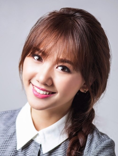 Không ai đoán được số tuổi của Hari Won với kiểu tóc mái thưa trẻ trung này. Vậy mà cô ấy đã bước qua tuổi 30 rồi đấy!