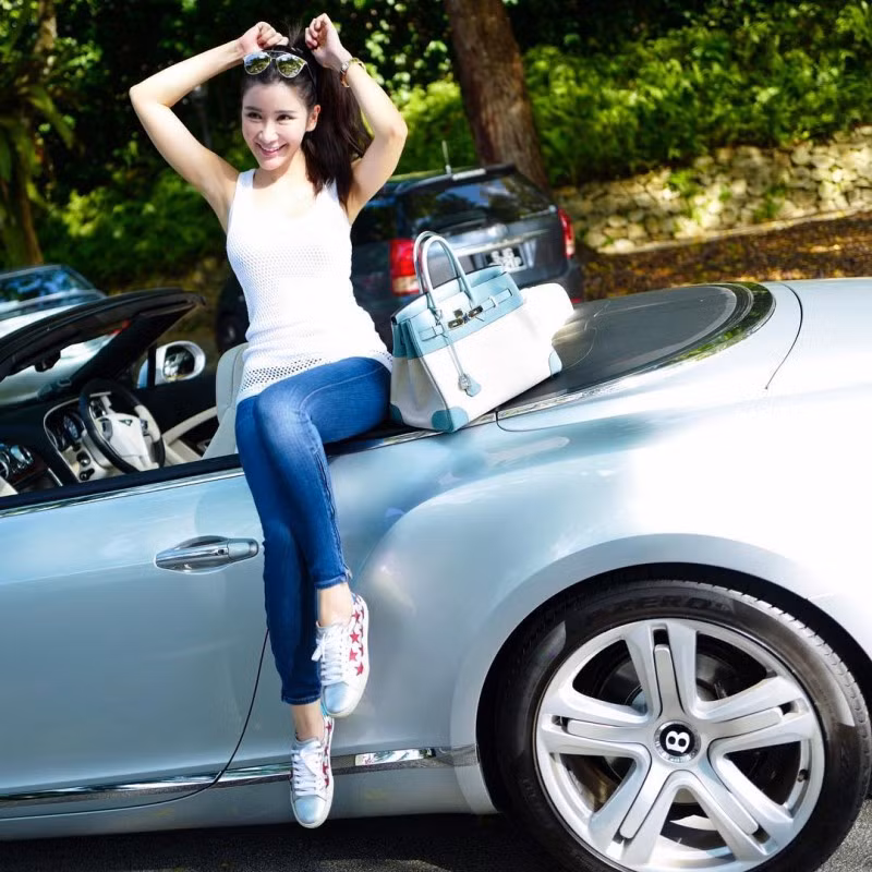 Theo trang Lollipop, mỗi tháng, Jamie Chua dành tới 10.000USD (khoảng 223 triệu đồng) để làm đẹp, dưỡng da.