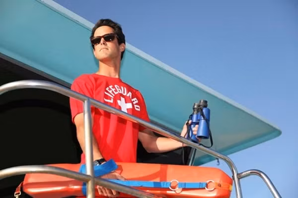 8. Nhân viên cứu hộ: Đây cũng là một trong những công việc có mức lương thấp nhất thế giới với chỉ gần 10,04 USD/giờ.