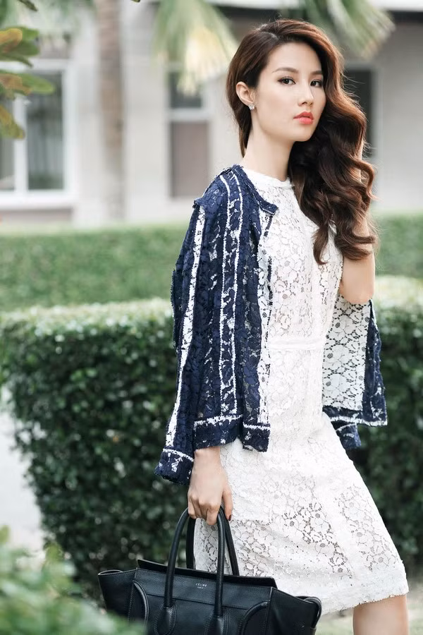 Trong phim “Gái già lắm chiêu”, nhân vật chính Linh San do Diễm My 9x thể hiện đã thực sự làm khán giả thỏa mãn với diễn xuất chuyên nghiệp cùng những trang phục đẳng cấp.