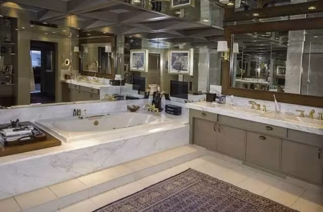 Đây là ngôi nhà từng thuộc sở hữu của Peter Brown, người sáng lập ngân hàng đầu tư Canaccord.