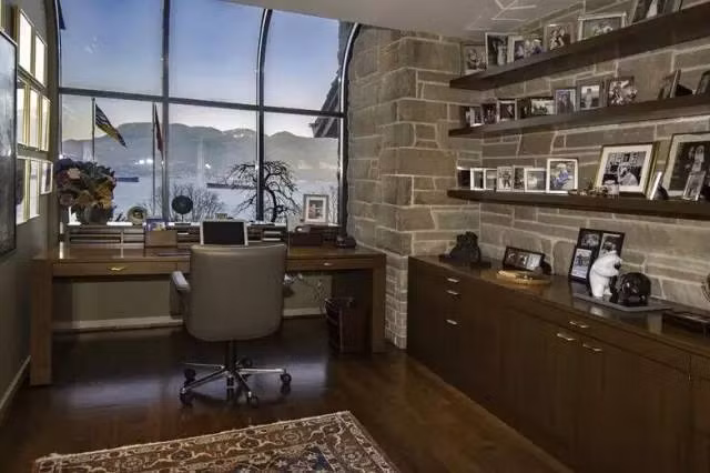 Phòng làm việc cũng có view ấn tượng.