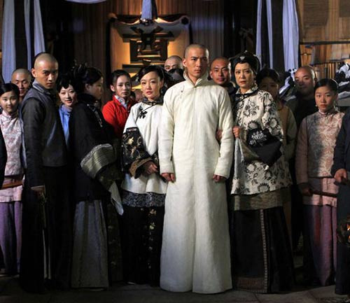 Và thế lực đen tối nào đang song song truy lùng kho báu cùng anh hòng chiếm đoạt?