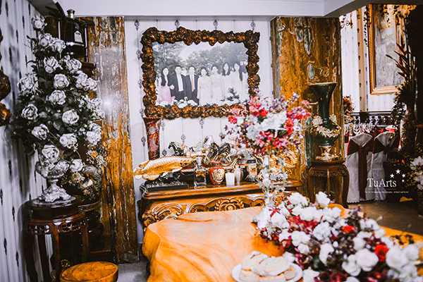 Chi phí trang trí và tiệc cưới không được tiết lộ nhưng theo các chuyên gia tổ chức đám cưới thì không dưới tiền tỷ.