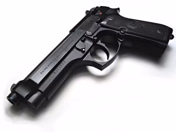 9. Beretta (1526) ở Gardone, Ý: Beretta là một loại súng có tuổi đời khoảng nửa thiên niên kỷ hoặc hơn. Công ty Beretta bắt đầu chế tạo khi kho vũ khí và đạn dược của Venice cần 185 nòng cho súng hỏa mai, một loại đại bác tay. Đây là một công ty gia đình đã hoạt động khoảng 400 năm.