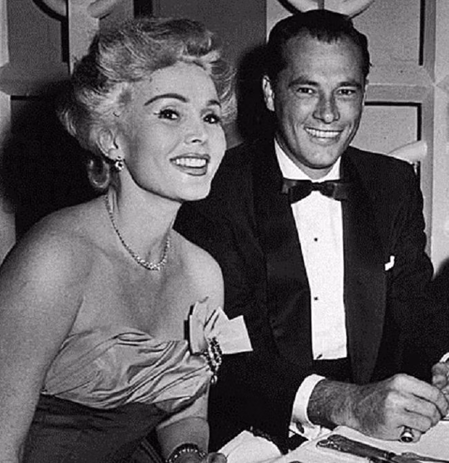 Gabor và Hilton tổ chức đám cưới sau một năm hẹn hò (1942). Cặp đôi sinh được một cô con gái tên Francesca Hilton - người con duy nhất của Gabor. 5 năm sau (năm 1947), hai người ly hôn.