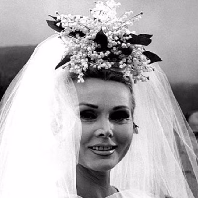 Gabor lộng lẫy mặc váy cô dâu lên xe hoa lần thứ năm (1966) với Joshua S. Cosden, Jr.