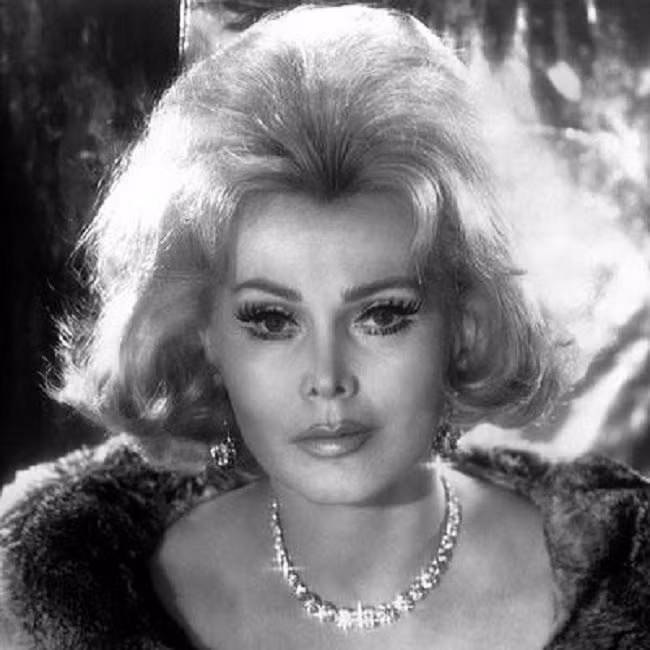 Với kinh nghiệm tình trường phong phú, năm 1970, Gabor xuất bản 3 cuốn sách tư vấn tình cảm: How to Catch a Man, How to Keep a Man và How to Get Rid of a Man.