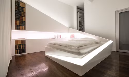 Việc thiết kế đèn phòng ngủ giúp không gian nghỉ ngơi trở nên lung linh và thư thái hơn rất nhiều.