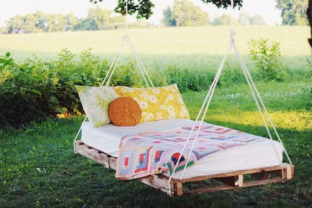 Nghỉ ngơi lãng mạn bên bãi cỏ...