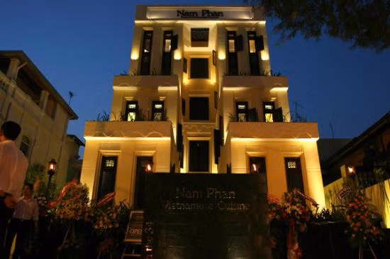 Nằm ngay trung tâm Sài Gòn (Quận 3), Nam Phan cũng là một nhà hàng triệu đô, được Hoàng Khải đầu tư xây dựng năm 2003. Nam Phan mag phong cách Châu Á đương đại, với hàng trăm món ăn thuần Việt.