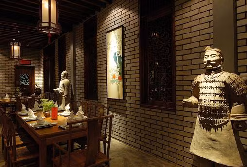 Nhà hàng triệu đô mang phong cách Trung Hoa Ming Dynast, tọa lạc tại khu đô thị mới Phú Mỹ Hưng.