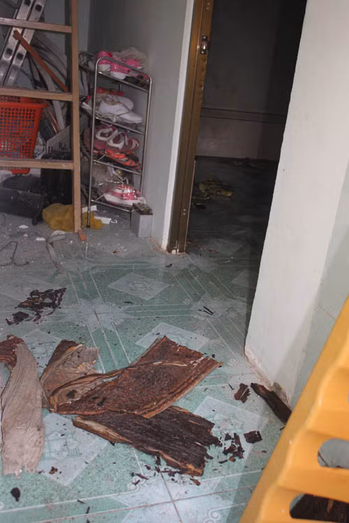 Ba me con nguy kich nghi do dung xang tu thieu-Hinh-2