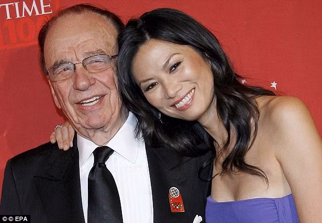 Bà Wendi là vợ ba của tỷ phú Rupert Murdoch. Họ có một cuộc hôn nhân hạnh phúc suốt 14 năm và có với nhau hai người con gái. Nhưng cặp đôi này đã ly hôn vào năm 2013. Ảnh: Bà Wendi và tỷ phú Rupert Murdoch thời còn mặn nồng.