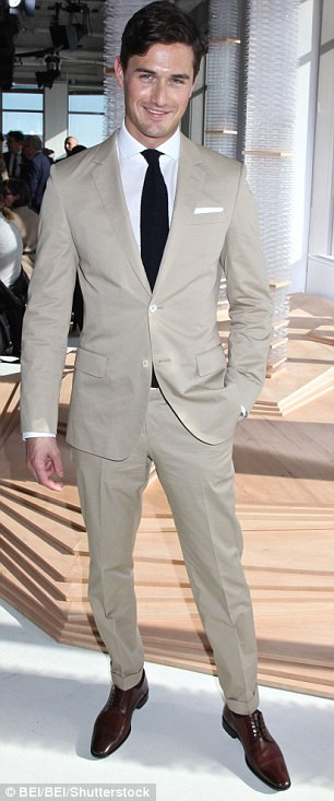 Bồ trẻ của bà Wendi là giáo sư đại học trẻ nhất của nước Anh.