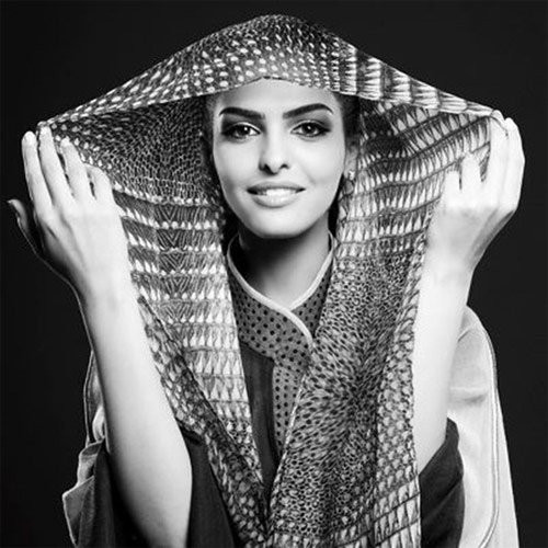 Không chỉ có danh xưng tôn quý mà Ameera bint Aidan bin Nayef Al-Taweel còn được ngưỡng mộ nhờ nhan sắc nghiêng nước nghiêng thành và phong cách thời trang thanh lịch quý phái. Cô là một trong những biểu tượng thời trang tại xứ Trung Đông.