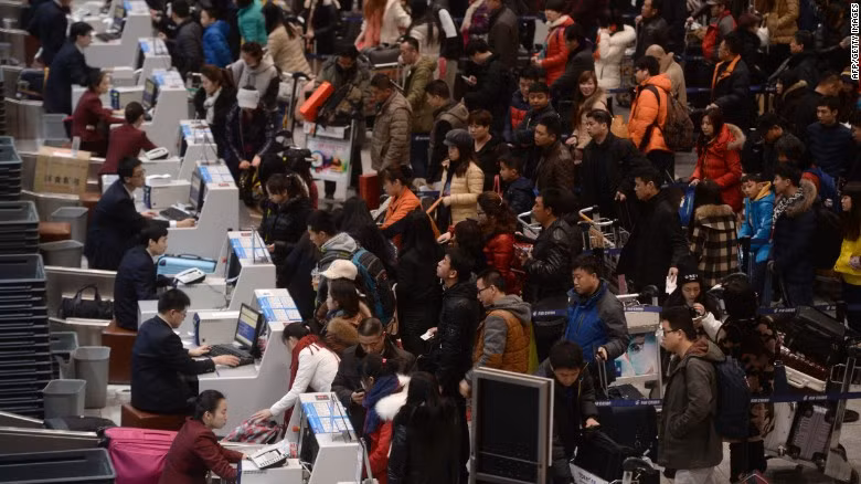 Sân bay quốc tế Bắc Kinh (Trung Quốc) xếp thứ 2 trong danh sách khi phục vụ 40 triệu hành khách mỗi năm. Mỗi năm, sân bay này phải giải quyết hàng loạt chuyến bay phục vụ kỳ nghỉ Tết cổ truyền dài ngày của người dân.