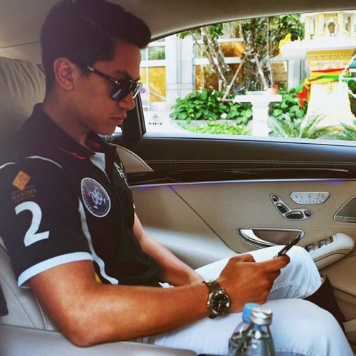 Được biết, Mateen sắp tới sẽ tham gia vào chính trường theo đúng con đường mà gia đình quý tộc của anh chàng đang đi.