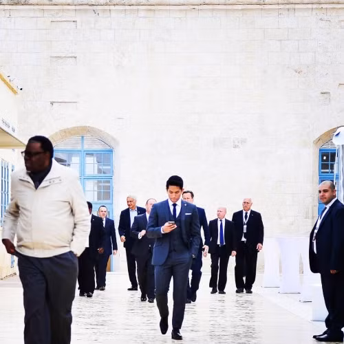 Những khi anh xuất hiện trong các cuộc họp, hội nghị, đàm phán... anh luôn thu hút rất nhiều ống kính bởi phong thái tự tin, đĩnh đạc của mình.