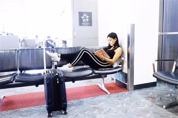 Cũng như mọi cô gái khác, Jacqueline Phạm dành tình yêu thương vô bờ bến cho túi xách hàng hiệu, giày cao gót và mỹ phẩm.