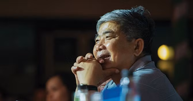 Đi nhiều nơi, nắm trong tay khối tài sản ít ai đo đếm được, ông Thản cũng chẳng cầu kỳ trong cách ăn uống. Doanh nhân này vẫn thích những món ăn dân dã như cá chích, đậu phụ, mắm tôm, uống nước chè và ghét rượu ngoại.