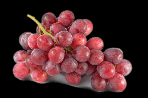 Tây Ban Nha: Thay vì những món ăn cầu kỳ, người Tây Ban Nha lại ăn nho để cầu cho năm mới nhiều may mắn và hạnh phúc. Họ quan niệm, nếu ăn đủ 12 quả nho trúng với 12 tiếng chuông, bạn sẽ may mắn cả năm.