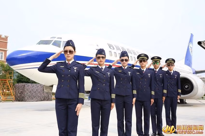 Theo thông tin từ trường ĐH, phi công trực thăng tương lai sau khi tốt nghiệp có thể nhận được một mức lương hàng năm lên đến 600.000 nhân dân tệ (khoảng 2 tỷ đồng).