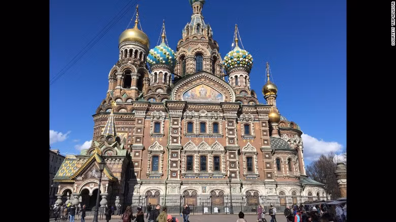 7. Nhà thờ Savior on Spilled Blood ở St. Petersburg, Nga.