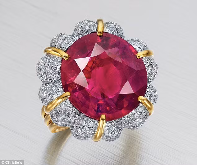 Chiếc nhẫn kim cương ruby tuyệt đẹp này sẽ là một trong số hơn 250 đồ trang sức chuẩn bị đem bán đấu giá tại phiên đấu giá Magnificent Jewels của Christie vào ngày 20/4.