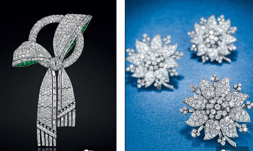 Chiếc trâm kim cương đính ngọc (trái) và trâm cài kim cương có thể tháo rời Van Cleef &amp; Arpels (phải) cũng sẽ được trưng bày tại phòng trưng bày Christie.