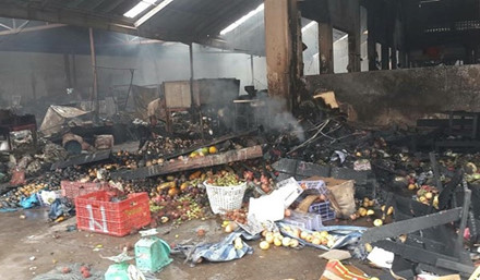 Chợ Pakse ở Lào (còn gọi là chợ Đào Hương) do doanh nhân người Việt là bà Đào Hương đầu tư xây dựng với số tiền 5 triệu USD vào những năm 1988 đến 2000, có quy mô 1.000 gian hàng.