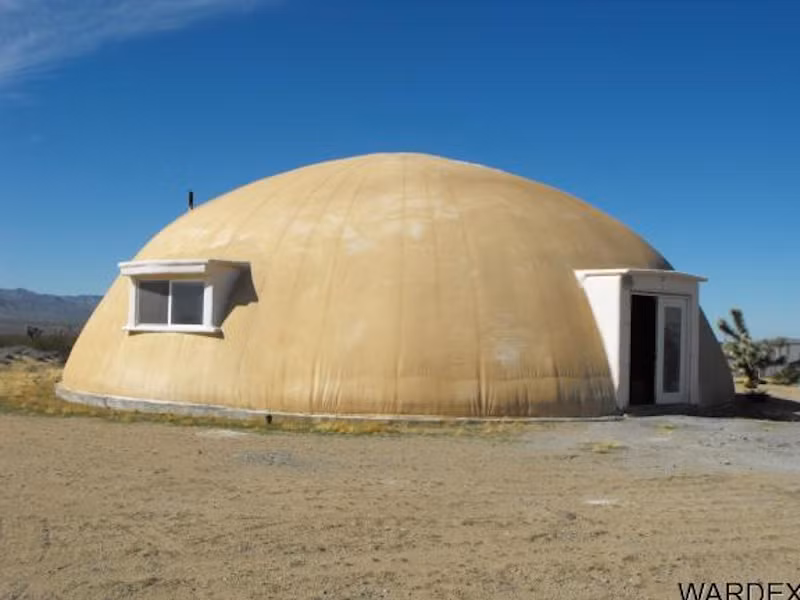 Bạn có thể sống trong một "lều tuyết sa mạc" ở Arizona: Ngôi nhà mái vòm này có ba phòng ngủ, ba phòng tắm. Giá của nó là 178.000 USD.