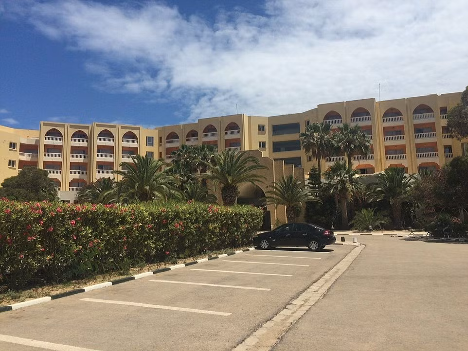 Ban đầu, khách sạn này cũng cố gắng mở cửa trở lại nhưng đã không thành công bởi vụ khủng bố quá thảm khốc.