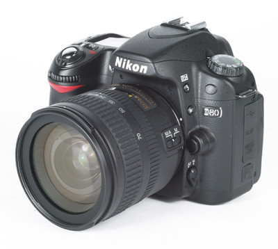 Nikon D80, giá tham khảo khoảng 6 triệu đồng: Máy ảnh DSLR giá rẻ Nikon D80 phù hợp với những người mới bắt đầu lẫn những nhiếp ảnh gia chuyên nghiệp. Máy có thiết kế gọn gàng, trang bị cảm biến CCD định dạng DX 10,2 megapixel.