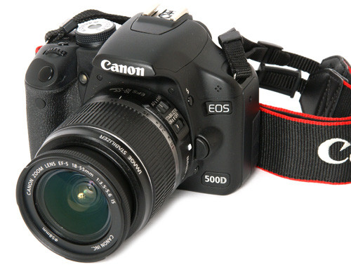 Canon EOS 500D, giá tham khảo khoảng 6,5 triệu đồng: Dù nằm trong phân khúc phổ thông, EOS 500 vẫn được Canon trang bị những tính năng của dòng chuyên nghiệp với bộ xử lý hình ảnh DIGIC 4 14 bit, tốc độ chụp ảnh 3,4 khung hình/giây, cảm biến 15,1 megapixel và quay phim Full HD lên tới 1080p.